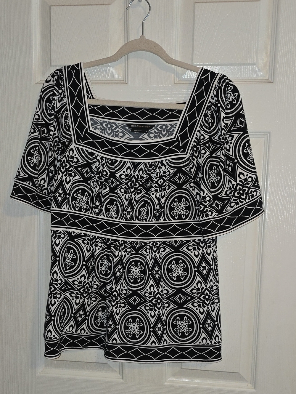 BCBGMaxAzria Black & White Geometric Square-Neck‎ Tunic